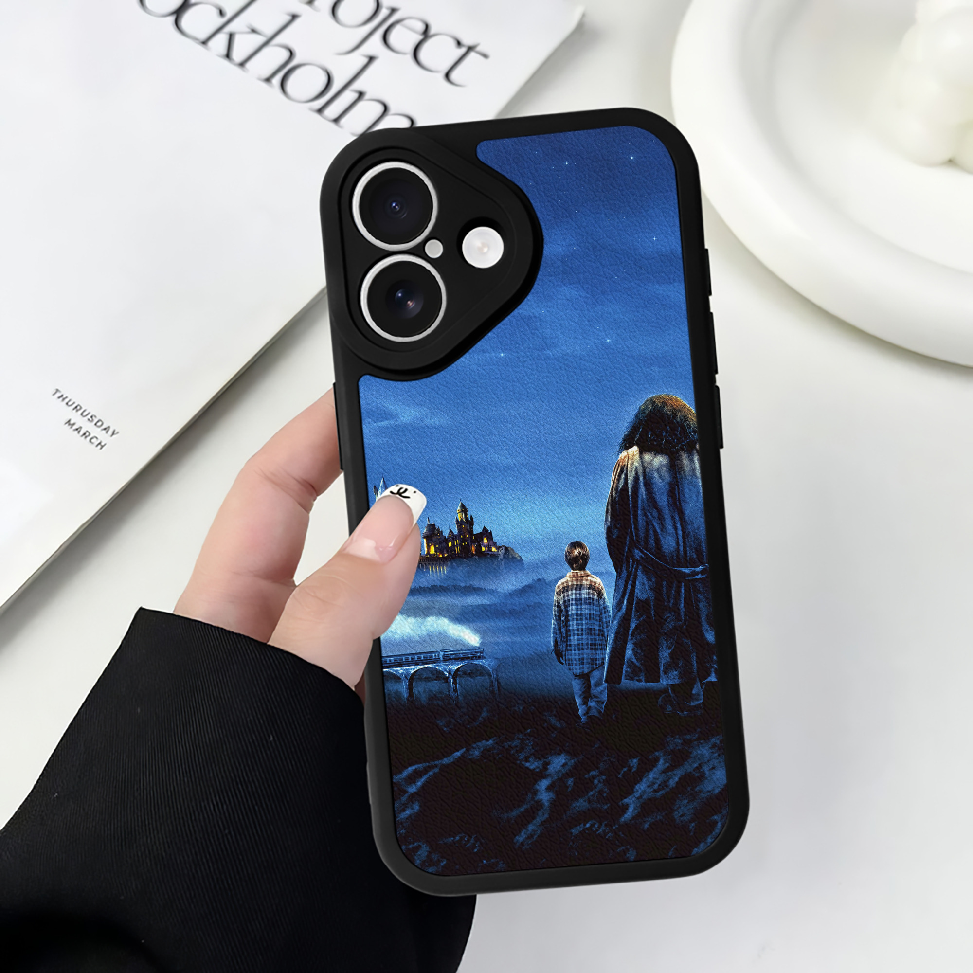 （画像用） Harry Potter ハリー・ポッターシリーズ 【iPhone 16シリーズ対応】シリコンスマホケース（レザー調） 材質：シリコン